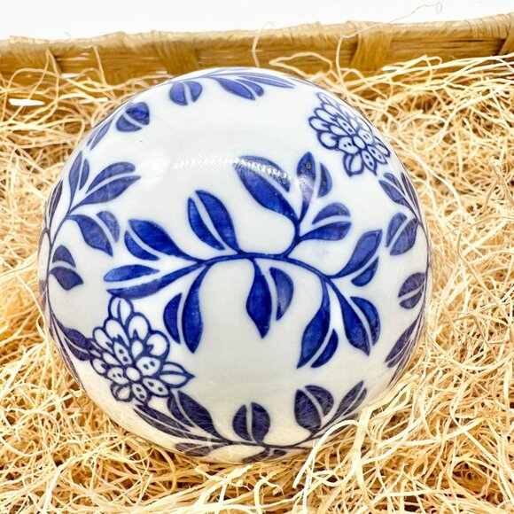 Set Of 6 Blue and White Porcelain Decorative Orbs and Egg Floral Design NO BOX - Picture 5 of 16